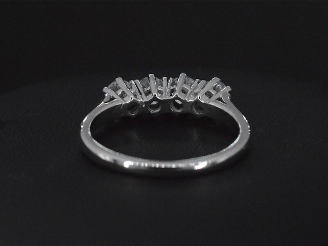 Witgouden ring met diamanten - afbeelding 4 van  4