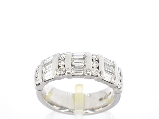 Witgouden ring met diamanten - afbeelding 1 van  11