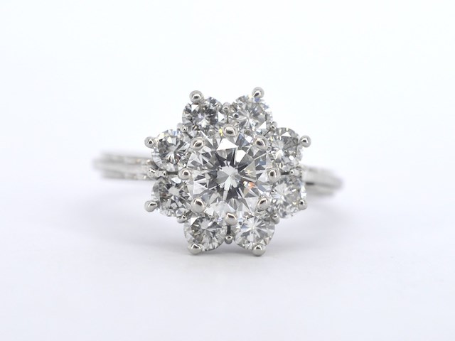 Witgouden ring met diamanten - afbeelding 1 van  9