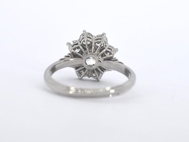 Witgouden ring met diamanten - afbeelding 6 van  9