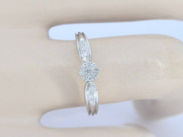 Witgouden ring met diamanten - afbeelding 2 van  9