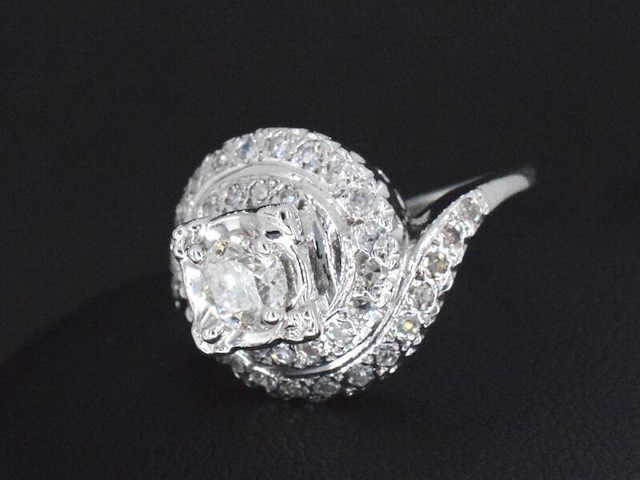 Witgouden ring met diamanten - afbeelding 1 van  5