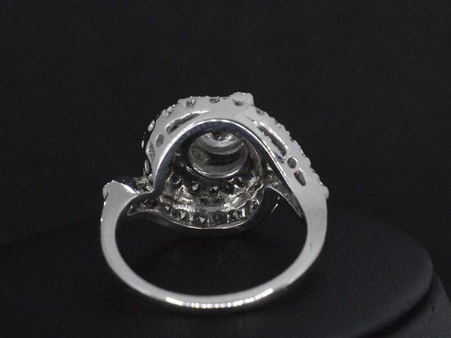 Witgouden ring met diamanten - afbeelding 5 van  5