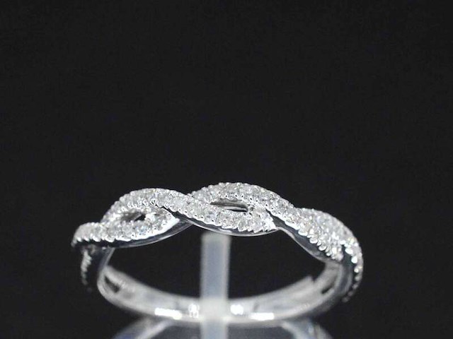 Witgouden ring met diamanten - afbeelding 1 van  9