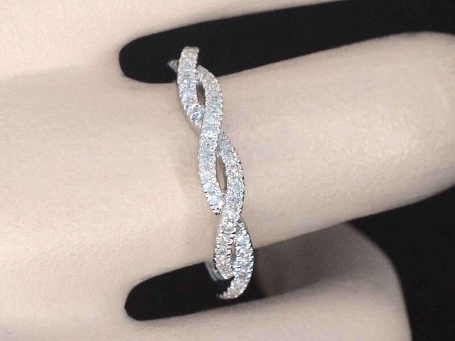 Witgouden ring met diamanten - afbeelding 2 van  9