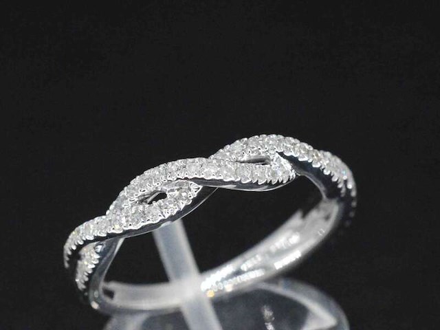 Witgouden ring met diamanten - afbeelding 4 van  9