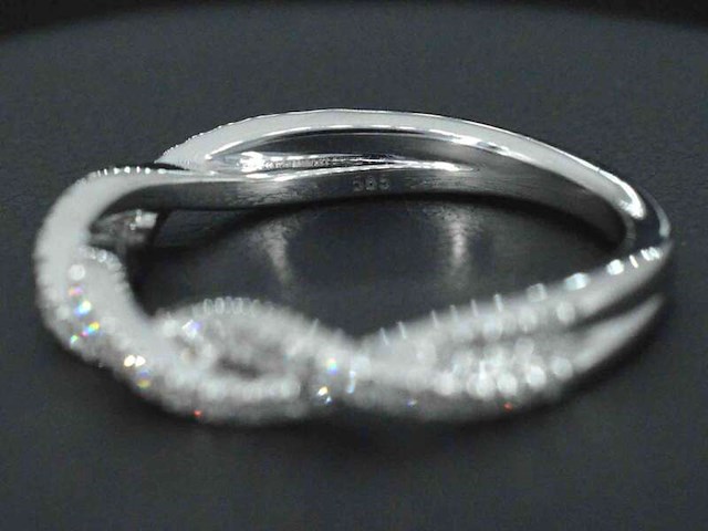 Witgouden ring met diamanten - afbeelding 8 van  9