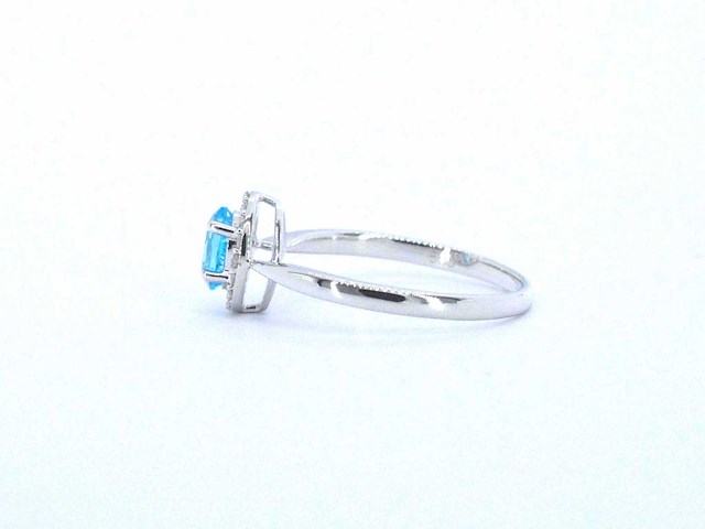 Witgouden ring met een blauwe topaas en natuurlijke diamanten - afbeelding 9 van  9