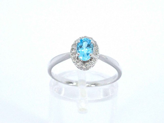 Witgouden ring met een blauwe topaas en natuurlijke diamanten - afbeelding 6 van  10