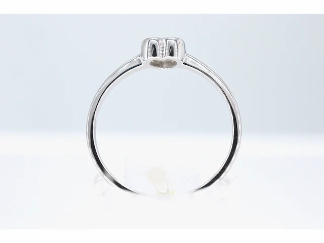 Witgouden ring met een briljant geslepen diamant in hartvorm - afbeelding 4 van  5
