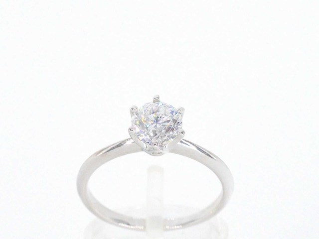 Witgouden ring met een briljant geslepen diamant van 0.70 carat - afbeelding 1 van  7