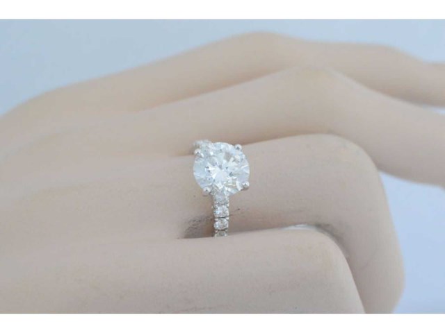 Witgouden ring met een briljant geslepen diamant van 3.00 carat - afbeelding 2 van  7