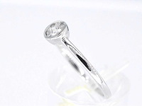 Witgouden ring met een briljant geslepen diamant - afbeelding 4 van  5