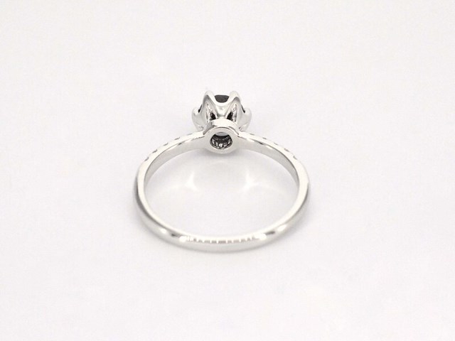 Witgouden ring met één briljant geslepen zwarte diamant en witte diamanten - afbeelding 9 van  11