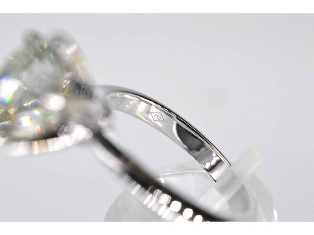 Witgouden ring met een grote briljant geslepen natuurlijke diamant van 3.00 carat - afbeelding 5 van  8