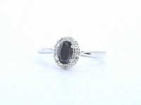 Witgouden ring met een grote zwarte diamant en natuurlijke witte diamanten - afbeelding 3 van  9