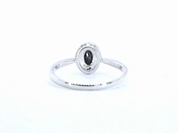 Witgouden ring met een grote zwarte diamant en natuurlijke witte diamanten - afbeelding 6 van  9