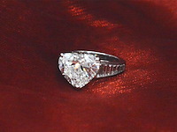 Witgouden ring met een heart shape diamant van 5.04 carat met hrd certificaat - afbeelding 5 van  11