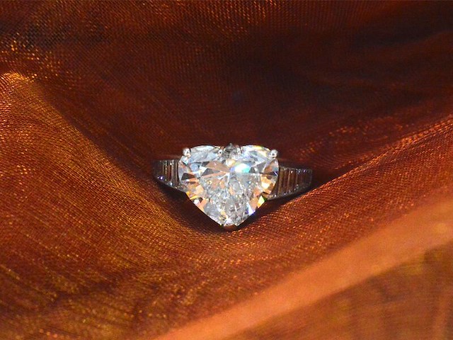 Witgouden ring met een heart shape diamant van 5.04 carat met hrd certificaat - afbeelding 9 van  11