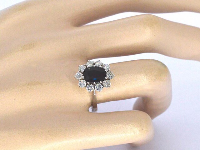 Witgouden ring met een natuurlijke saffier en diamanten - afbeelding 5 van  12