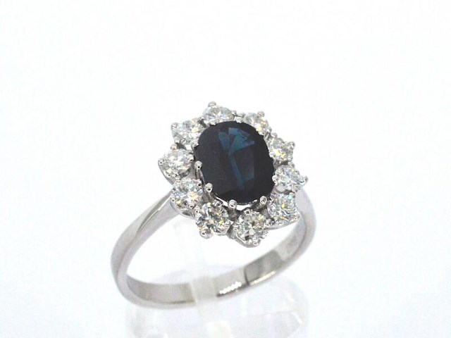 Witgouden ring met een natuurlijke saffier en diamanten - afbeelding 7 van  12