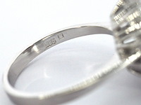 Witgouden ring met een natuurlijke saffier en natuurlijke diamanten - afbeelding 2 van  12