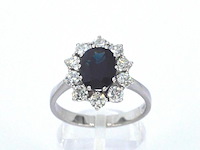 Witgouden ring met een natuurlijke saffier en natuurlijke diamanten