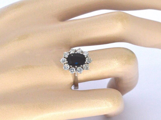 Witgouden ring met een natuurlijke saffier en natuurlijke diamanten - afbeelding 5 van  12