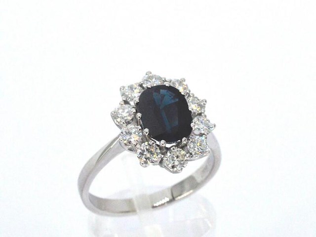 Witgouden ring met een natuurlijke saffier en natuurlijke diamanten - afbeelding 7 van  12