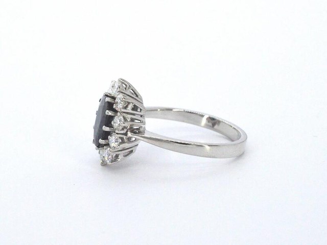 Witgouden ring met een natuurlijke saffier en natuurlijke diamanten - afbeelding 8 van  12
