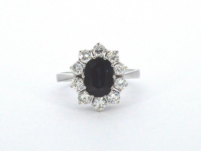 Witgouden ring met een natuurlijke saffier en natuurlijke diamanten - afbeelding 9 van  12