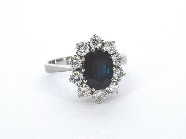 Witgouden ring met een natuurlijke saffier en natuurlijke diamanten - afbeelding 11 van  12