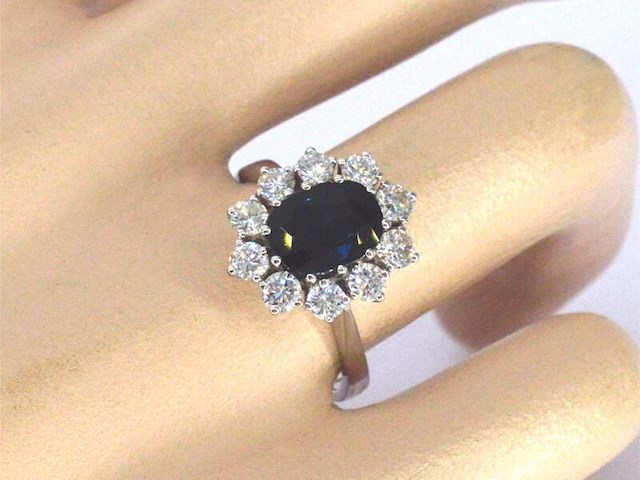 Witgouden ring met een natuurlijke saffier en natuurlijke diamanten - afbeelding 12 van  12