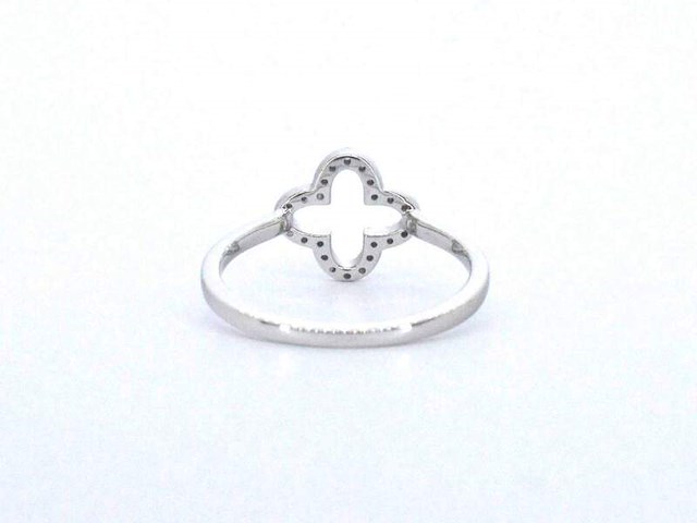 Witgouden ring met een open klaver vier motief gezet met diamanten - afbeelding 7 van  10