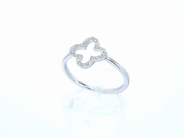 Witgouden ring met een open klaver vier motief gezet met diamanten - afbeelding 5 van  10
