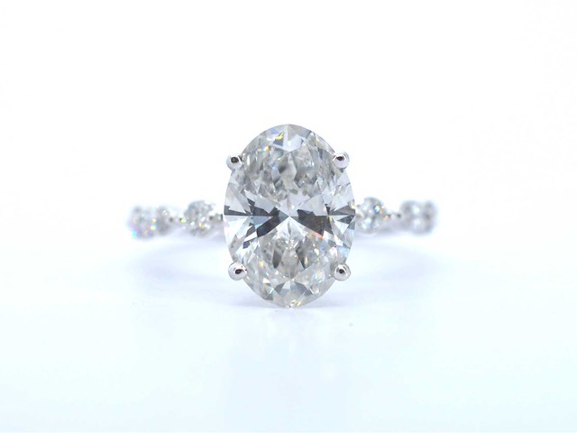 Witgouden ring met een ovale diamant van 3.00 carat - afbeelding 1 van  11