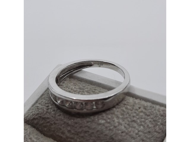 Witgouden ring met een railzetting, 18 karaats - afbeelding 2 van  13