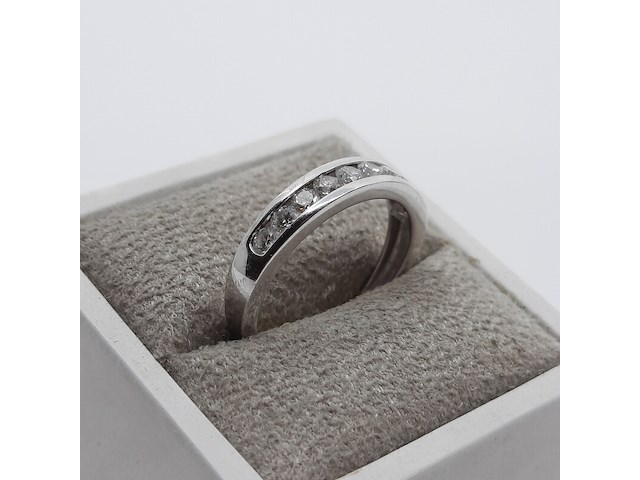 Witgouden ring met een railzetting, 18 karaats - afbeelding 6 van  13