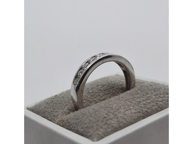 Witgouden ring met een railzetting, 18 karaats - afbeelding 9 van  13