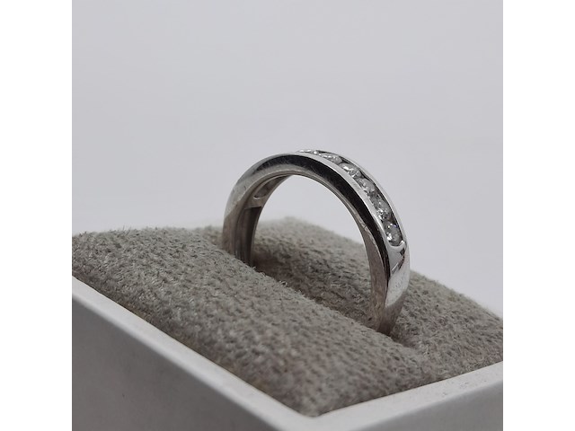 Witgouden ring met een railzetting, 18 karaats - afbeelding 10 van  13