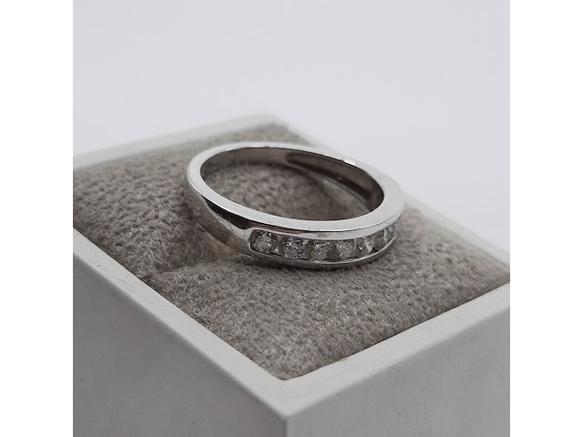 Witgouden ring met een railzetting, 18 karaats - afbeelding 12 van  13