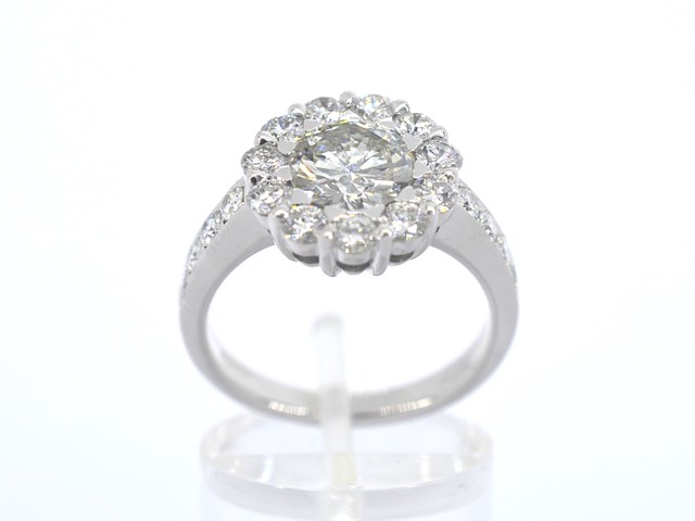 Witgouden ring met grote diamanten - afbeelding 3 van  10