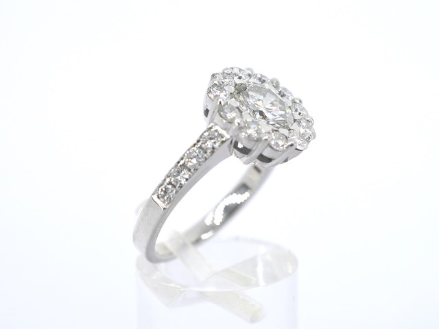 Witgouden ring met grote diamanten - afbeelding 4 van  10