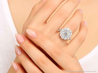 Witgouden ring met grote diamanten - afbeelding 9 van  10