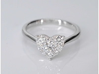 Witgouden ring met hartvorm diamanten - afbeelding 4 van  7