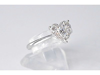 Witgouden ring met hartvorm diamanten - afbeelding 6 van  7