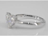 Witgouden ring met hartvorm diamanten - afbeelding 7 van  7
