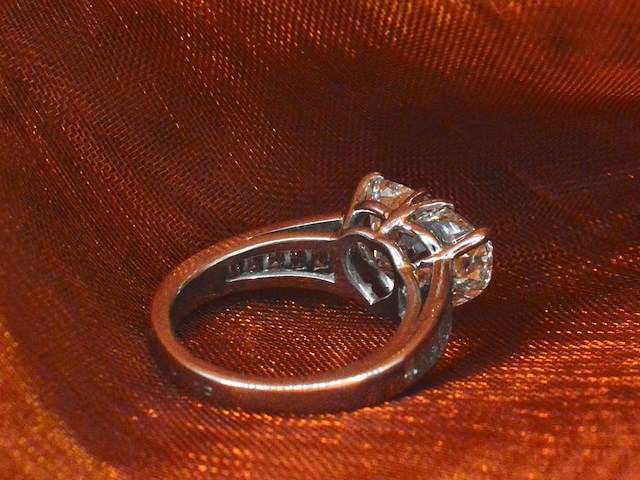 Witgouden ring met heart shape diamant 5.04 carat hrd gecertificeerd - afbeelding 9 van  10