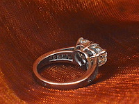 Witgouden ring met heart shape diamant 5.04 carat hrd gecertificeerd - afbeelding 9 van  10