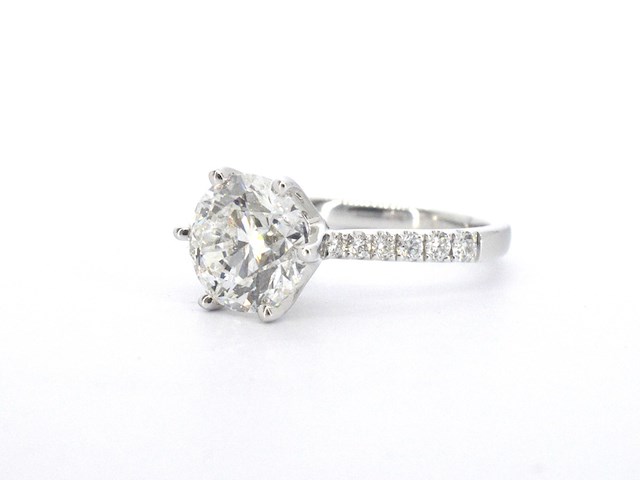 Witgouden ring met natuurlijke diamanten en een grote briljant geslepen diamant van 2.25 carat - afbeelding 3 van  10